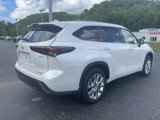 New 2025 Toyota Highlander Limited image 3