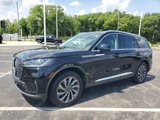 Used 2025 Lincoln Aviator AWD image 2