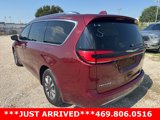 Used 2021 Chrysler Pacifica Touring-L image 3