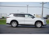 New 2025 Mitsubishi Outlander ES image 2