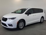 New 2026 Chrysler Pacifica Select image 3