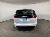 Used 2023 Chrysler Pacifica Touring-L image 6