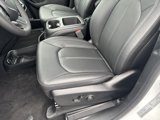New 2025 Chrysler Pacifica Select image 6
