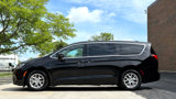Used 2024 Chrysler Pacifica Touring-L image 6