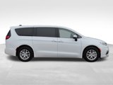 Used 2023 Chrysler Pacifica Touring-L image 2