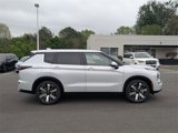 New 2025 Mitsubishi Outlander SE image 2