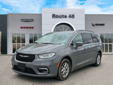Used 2021 Chrysler Pacifica Touring w/ Cold Weather Group image 2