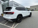 New 2025 Volkswagen Atlas Peak Edition SE image 3
