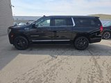 Used 2024 GMC Yukon XL SLT image 3