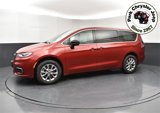 New 2025 Chrysler Pacifica Select image 3