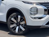 New 2025 Mitsubishi Outlander SE image 2