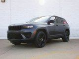 Used 2023 Jeep Grand Cherokee Altitude image 3