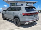 New 2025 Volkswagen Atlas Peak Edition SE image 3