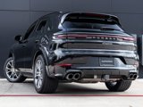 Certified 2025 Porsche Cayenne image 3