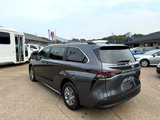 Used 2025 Toyota Sienna LE w/ LE Plus Package image 4