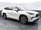 Used 2022 Toyota Highlander XLE image 3