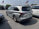 Used 2022 Toyota Sienna XLE image 2