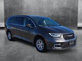 Used 2023 Chrysler Pacifica Touring-L image 3
