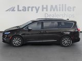 New 2025 Chrysler Pacifica Select image 2