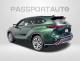 New 2025 Toyota Highlander Platinum image 3