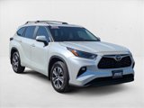 Used 2023 Toyota Highlander XLE image 3