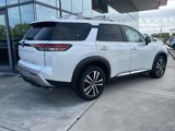 New 2025 Nissan Pathfinder Platinum image 3