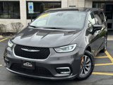 Used 2023 Chrysler Pacifica Touring-L image 2