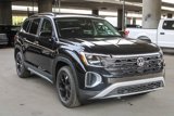 New 2025 Volkswagen Atlas Peak Edition SE image 3