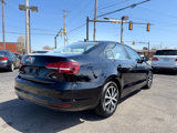 Used 2017 Volkswagen Jetta SE image 3