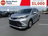 New 2025 Toyota Sienna XLE image 3