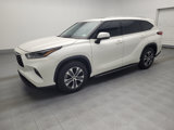 Used 2021 Toyota Highlander XLE image 2