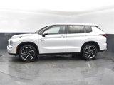 New 2025 Mitsubishi Outlander SE image 2