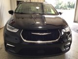 Used 2022 Chrysler Pacifica Touring-L image 6