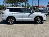 New 2025 Mitsubishi Outlander SE image 3