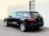 Used 2014 Volkswagen Touareg Sport image 3