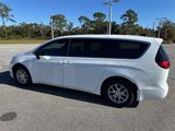 New 2025 Chrysler Pacifica Select image 3