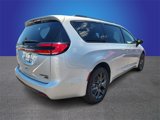 New 2023 Chrysler Pacifica Limited w/ S Appearance Package image 3