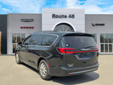 Used 2022 Chrysler Pacifica Touring-L image 4