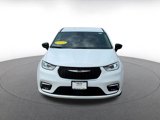 Used 2024 Chrysler Pacifica Touring-L image 4