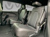 New 2025 Chrysler Pacifica Select image 4