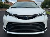 Used 2022 Toyota Sienna LE image 2