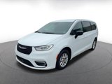 Used 2024 Chrysler Pacifica Touring-L image 5
