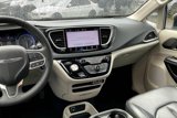 Used 2023 Chrysler Pacifica Touring-L image 6