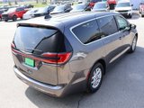 Used 2023 Chrysler Pacifica Touring-L image 5