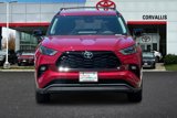 New 2025 Toyota Highlander XLE image 3