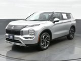 Used 2022 Mitsubishi Outlander SE image 2