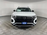 New 2025 Volkswagen Atlas Peak Edition SE image 2