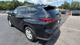 Used 2023 Toyota Highlander LE image 3