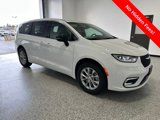 New 2025 Chrysler Pacifica Select image 2