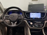 Used 2022 Chrysler Pacifica Limited image 5